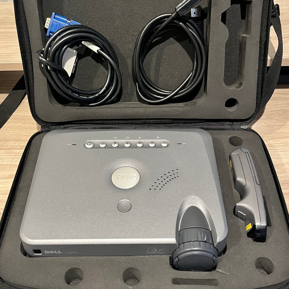 Dell 2400MP DLP Projector – Excellent Condition, Lightly Used (w/ Remote, Power